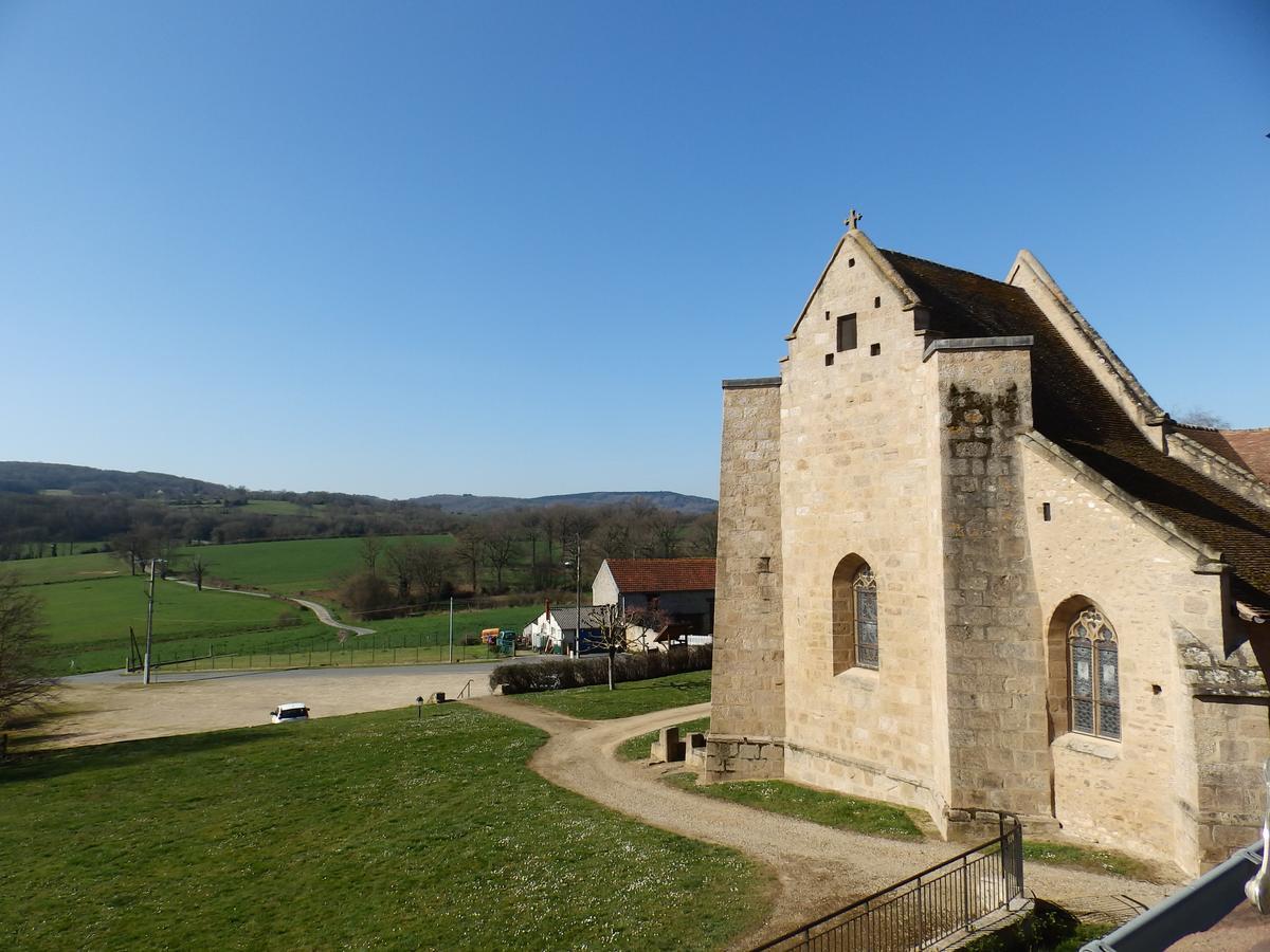 Отель La Fontaine Aux Loups Saint-Sulpice-le-Dunois Экстерьер фото